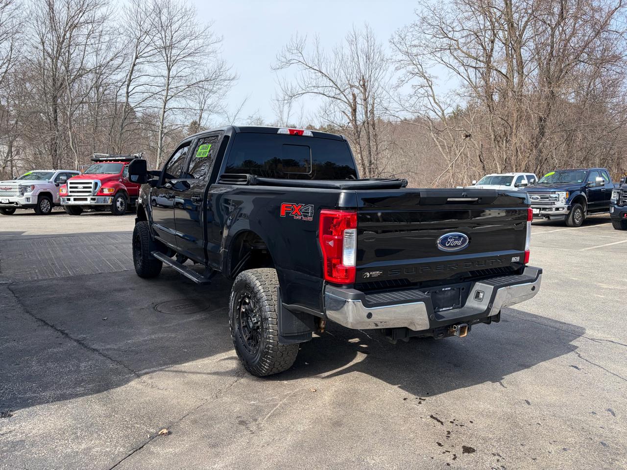 Ford F-250 SD Lariat Crew Cab Short Bed 4WD 2017