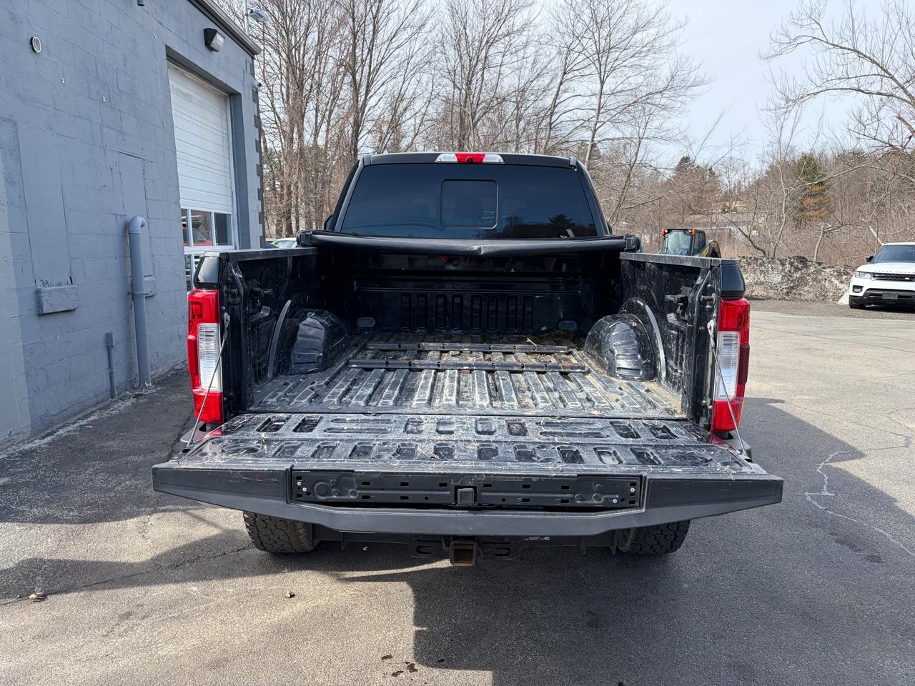 Ford F-250 SD Lariat Crew Cab Short Bed 4WD 2017