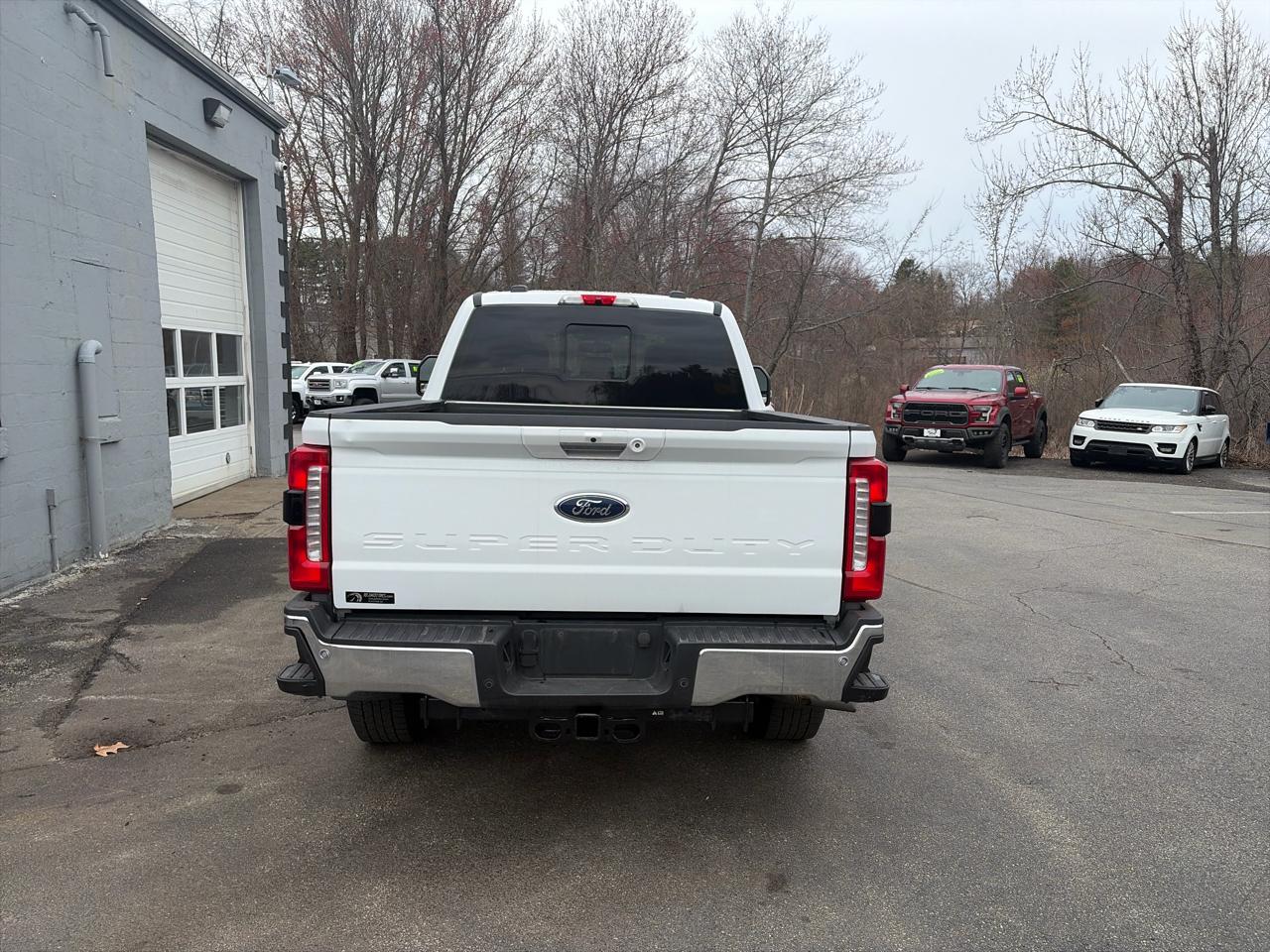 Ford F-350 SD Lariat Crew Cab 4WD 2023