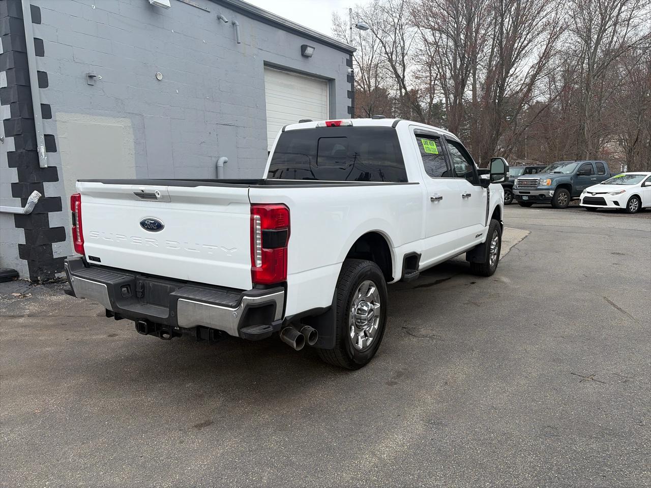 Ford F-350 SD Lariat Crew Cab 4WD 2023