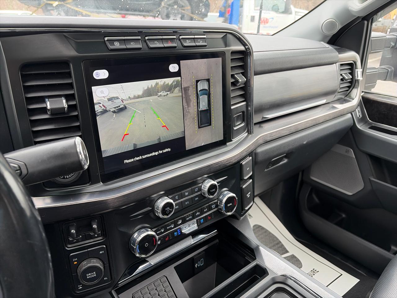 Ford F-350 SD Lariat Crew Cab 4WD 2023