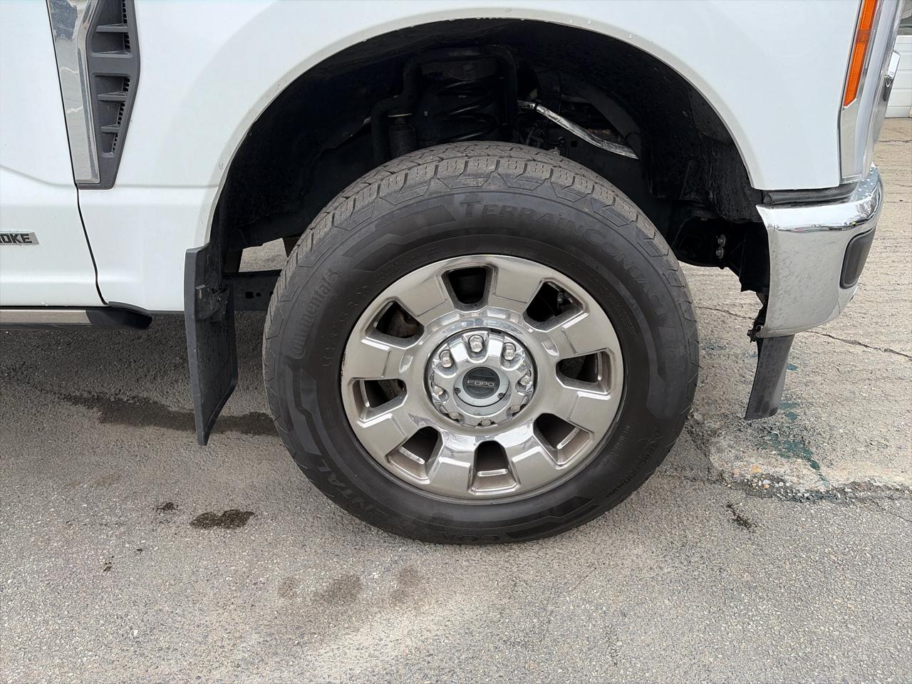 Ford F-350 SD Lariat Crew Cab 4WD 2023