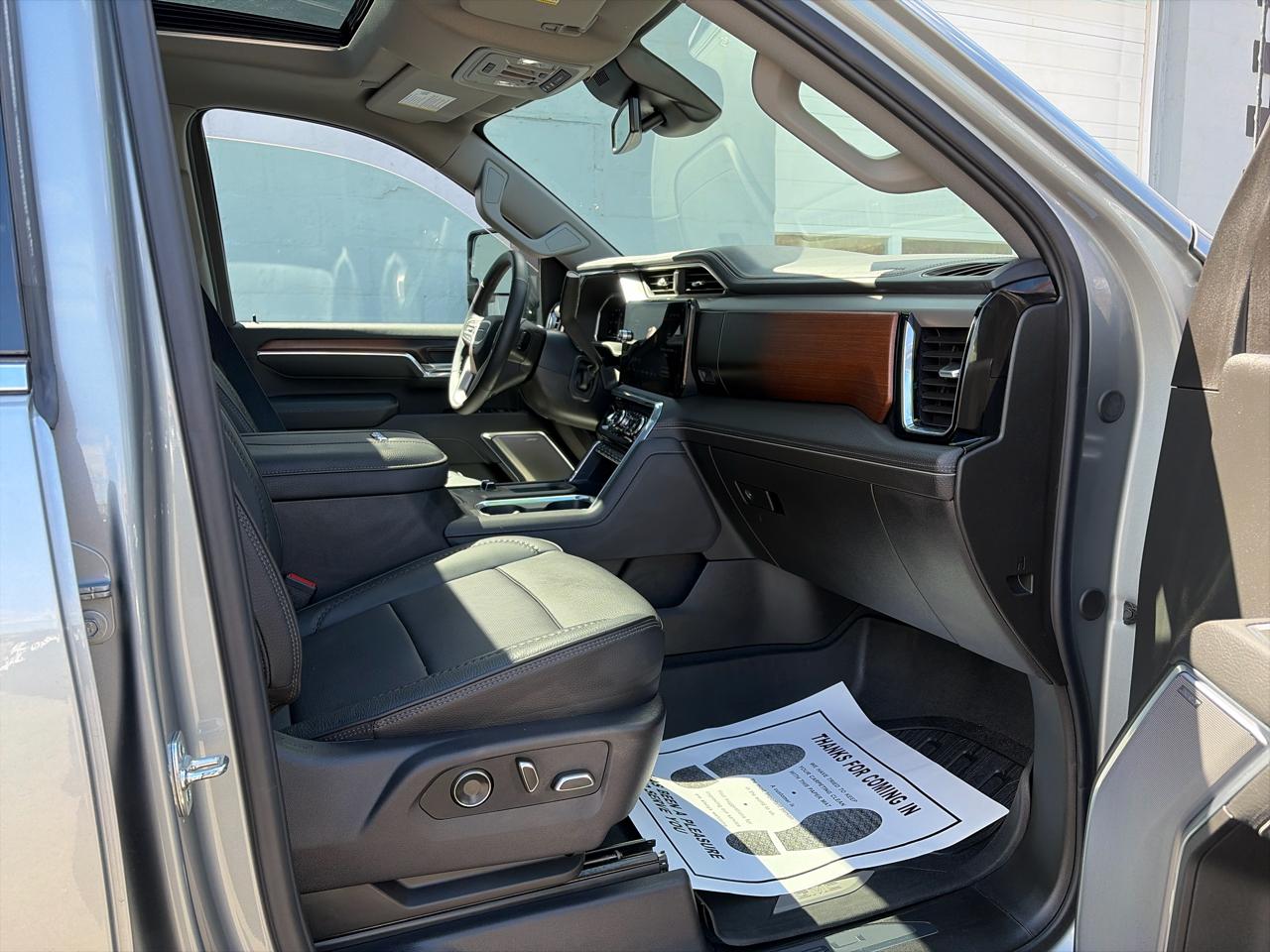 GMC Sierra 3500HD Denali Crew Cab 4WD 2025