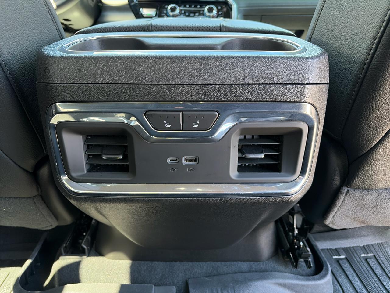 GMC Sierra 3500HD Denali Crew Cab 4WD 2025