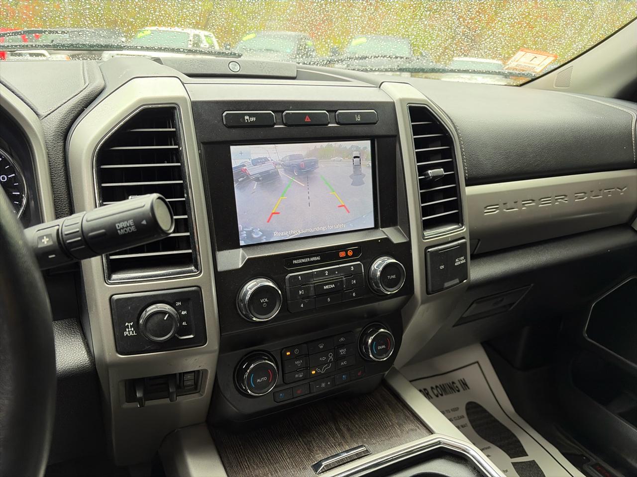 Ford F-250 SD Lariat Crew Cab Short Bed 4WD 2020