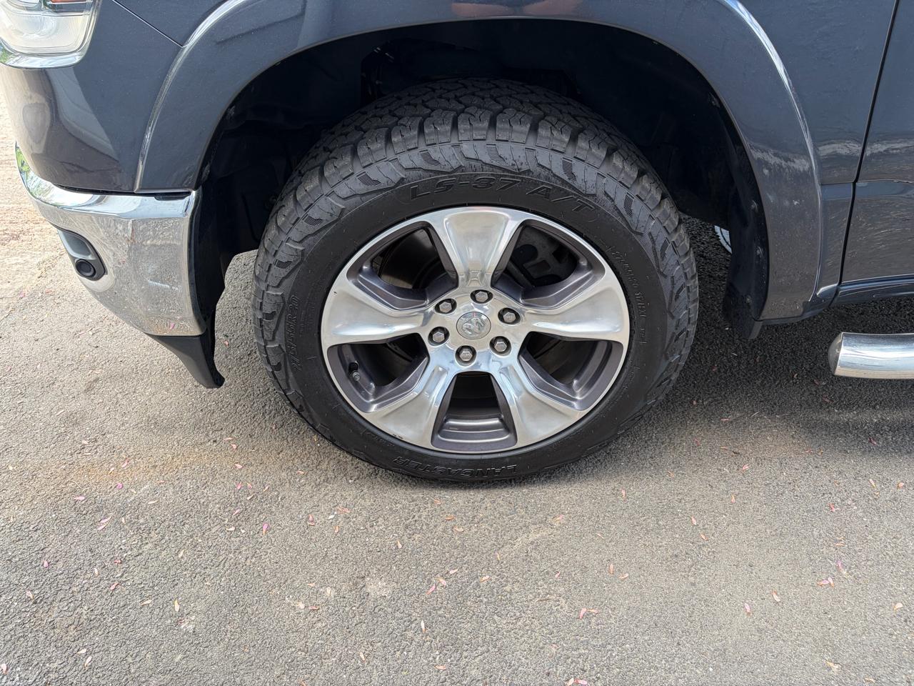 RAM 1500 Laramie Crew Cab SWB 4WD 2019