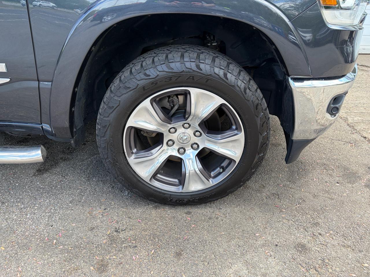 RAM 1500 Laramie Crew Cab SWB 4WD 2019
