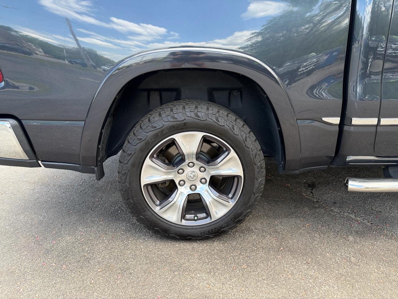 RAM 1500 Laramie Crew Cab SWB 4WD 2019