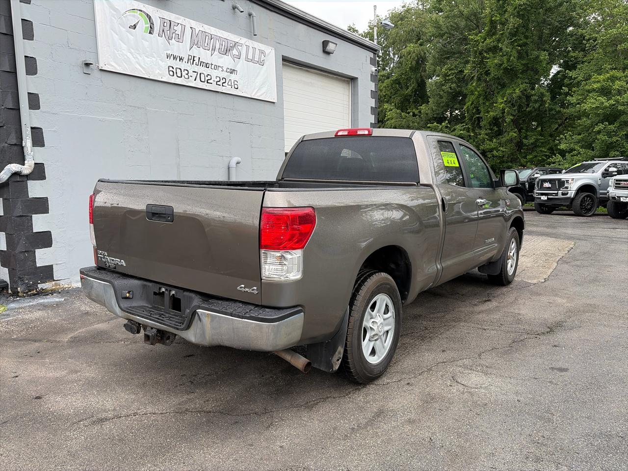 Toyota Tundra Tundra-Grade 5.7L Double Cab 4WD 2013