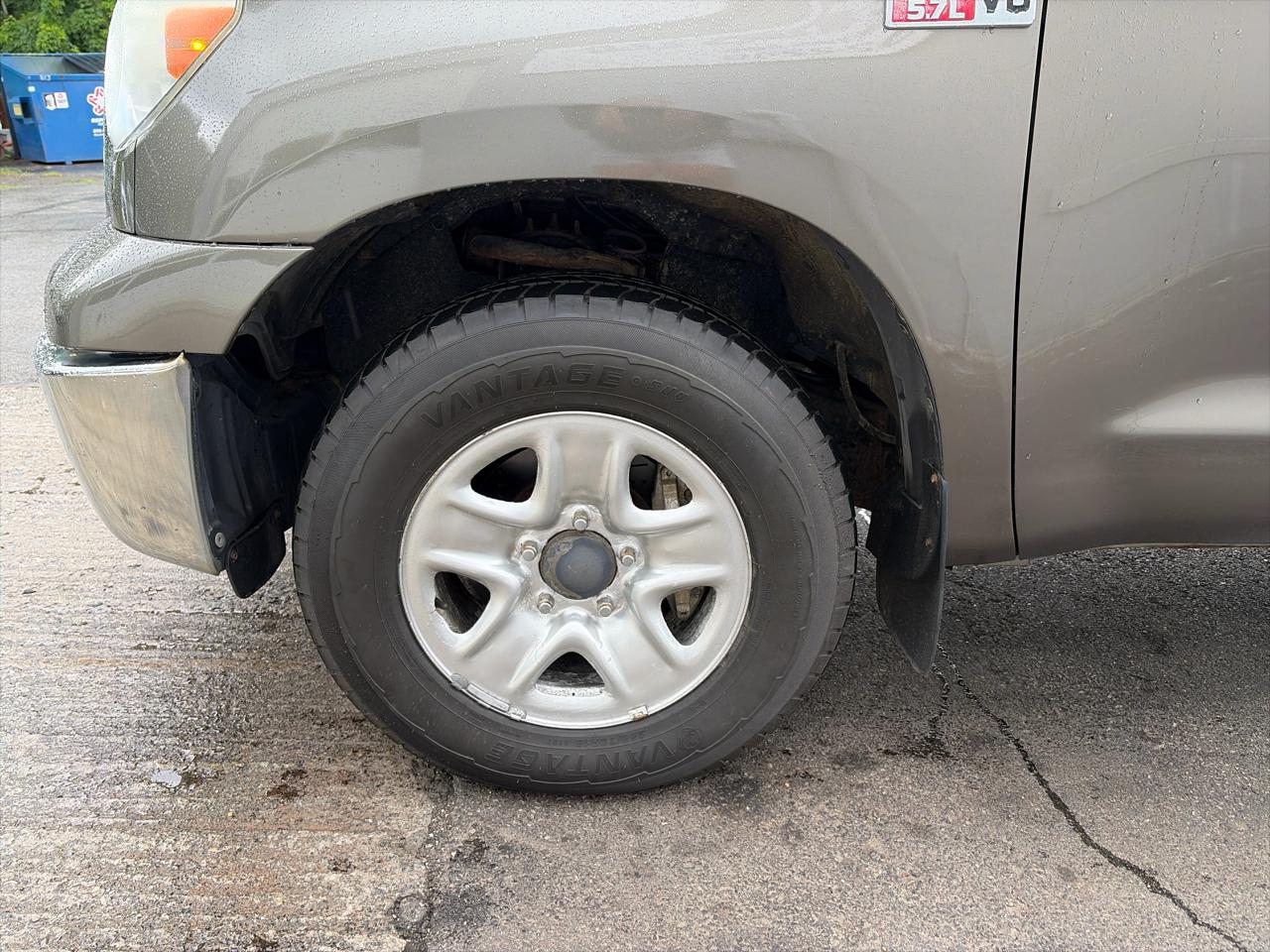 Toyota Tundra Tundra-Grade 5.7L Double Cab 4WD 2013