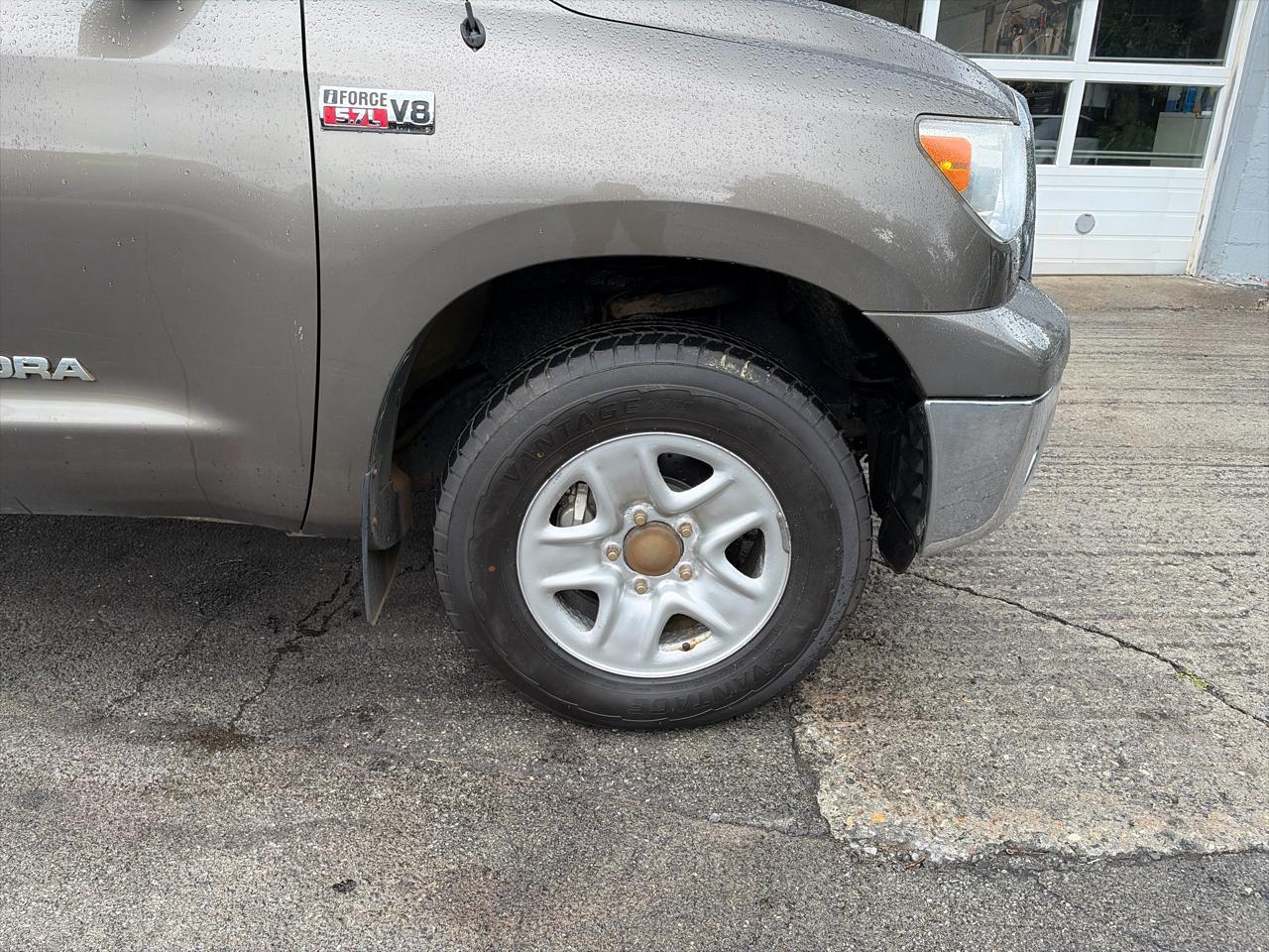 Toyota Tundra Tundra-Grade 5.7L Double Cab 4WD 2013