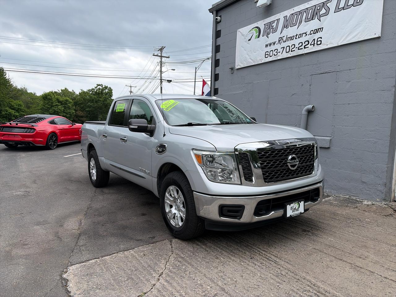 Nissan Titan SV Crew Cab 4WD SWB 2017