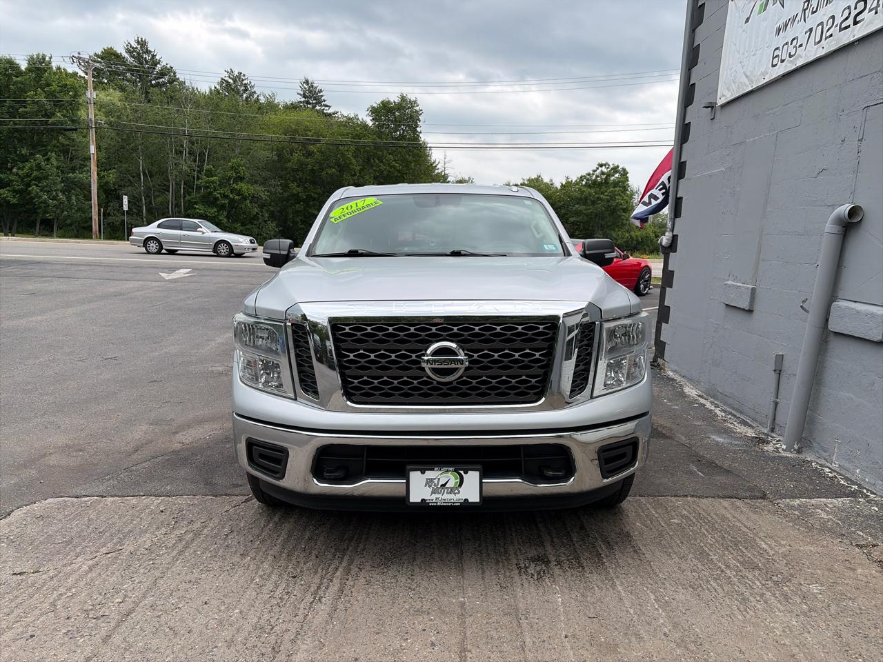 Nissan Titan SV Crew Cab 4WD SWB 2017