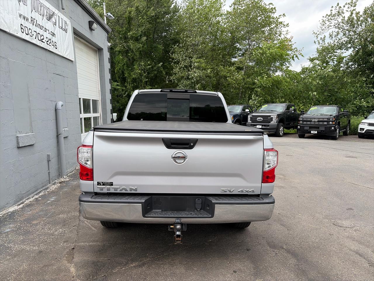 Nissan Titan SV Crew Cab 4WD SWB 2017