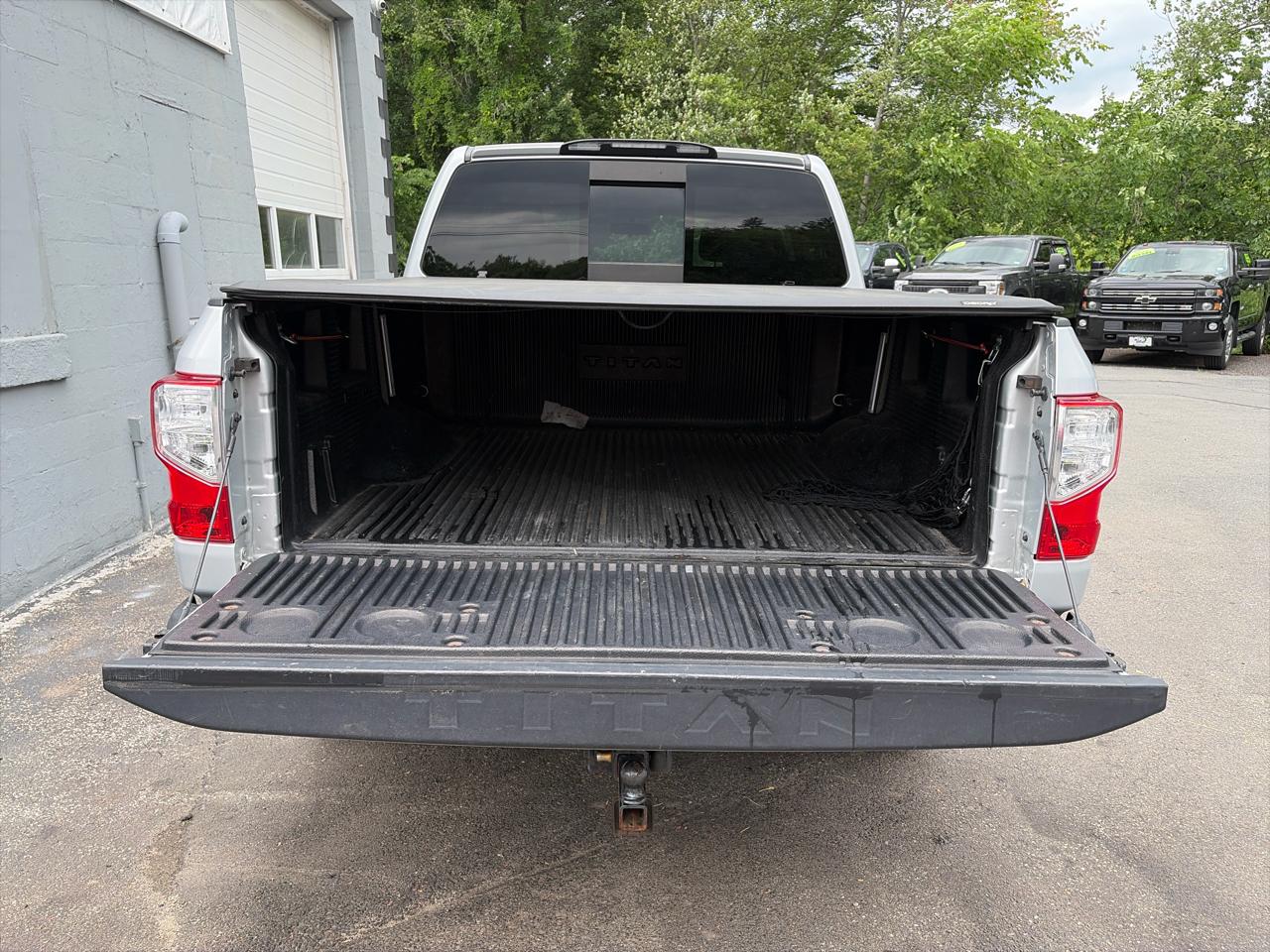 Nissan Titan SV Crew Cab 4WD SWB 2017