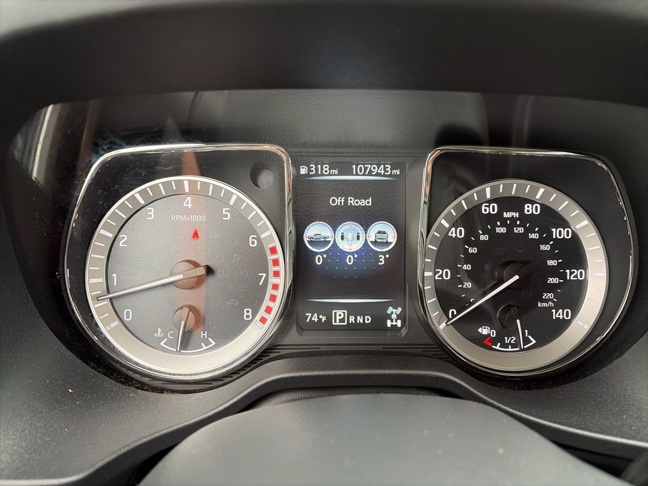 Nissan Titan SV Crew Cab 4WD SWB 2017