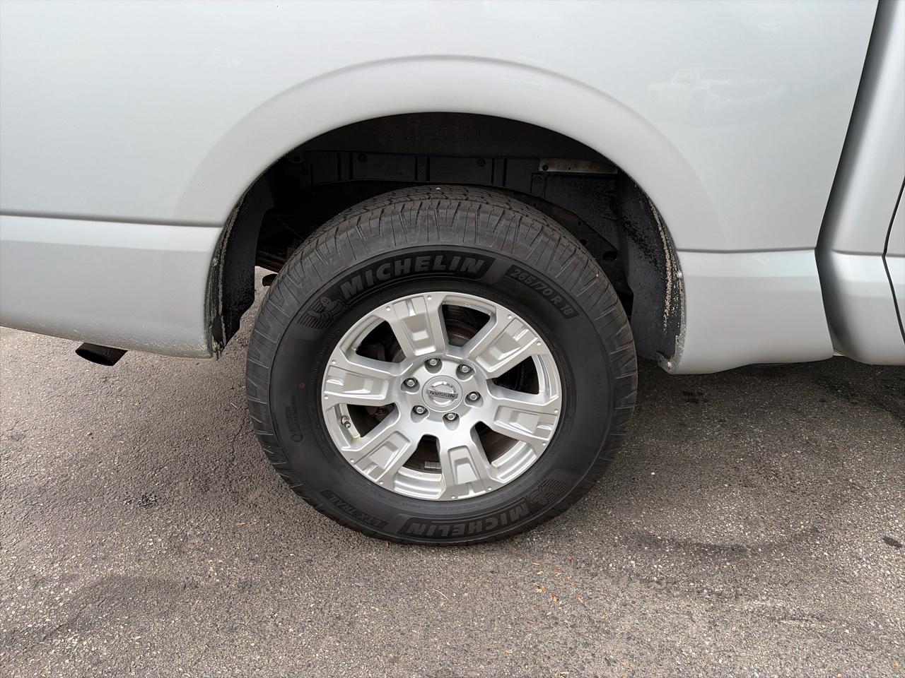 Nissan Titan SV Crew Cab 4WD SWB 2017