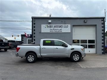 2017 Nissan Titan SV Crew Cab 4WD SWB