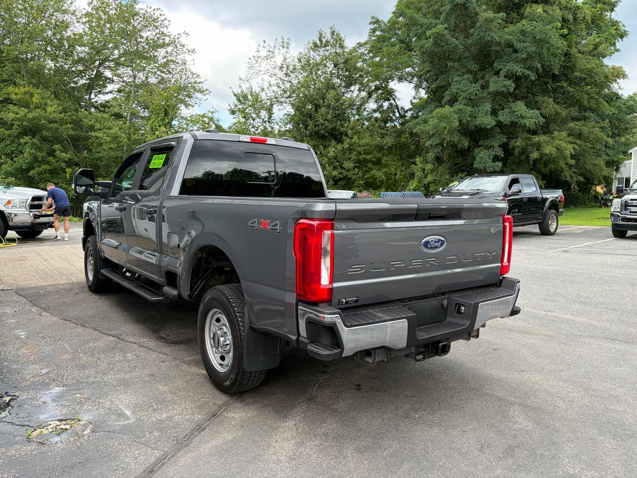 Ford F-250 SD XL Crew Cab 4WD 2023