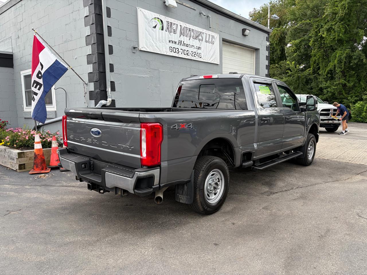 Ford F-250 SD XL Crew Cab 4WD 2023