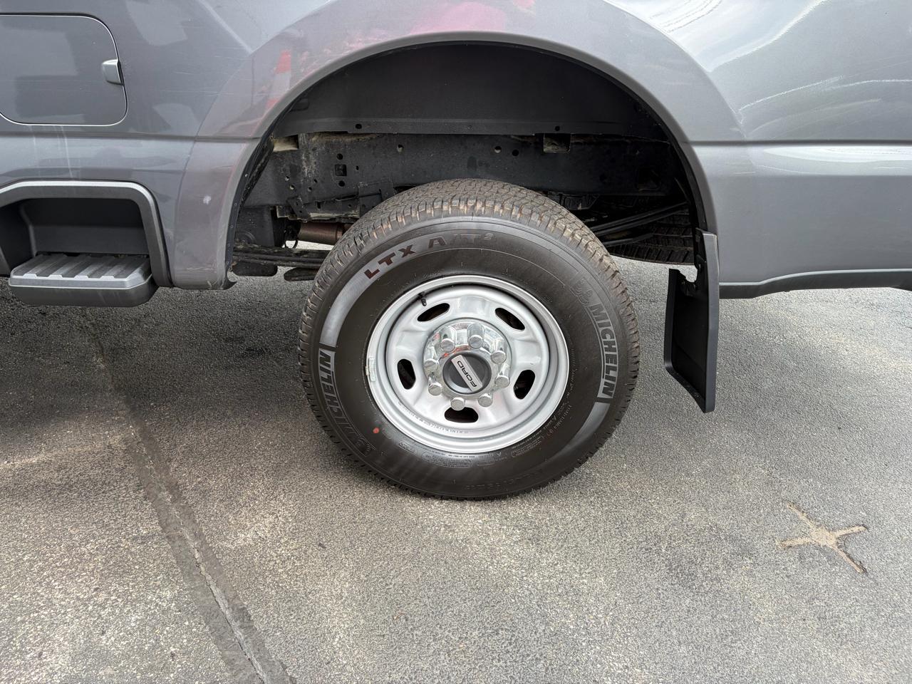 Ford F-250 SD XL Crew Cab 4WD 2023
