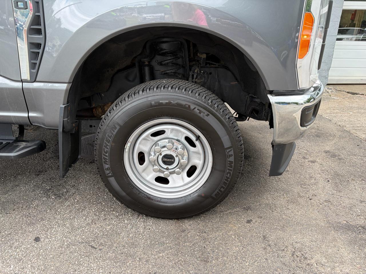 Ford F-250 SD XL Crew Cab 4WD 2023