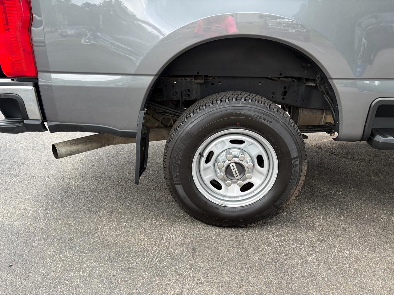 Ford F-250 SD XL Crew Cab 4WD 2023