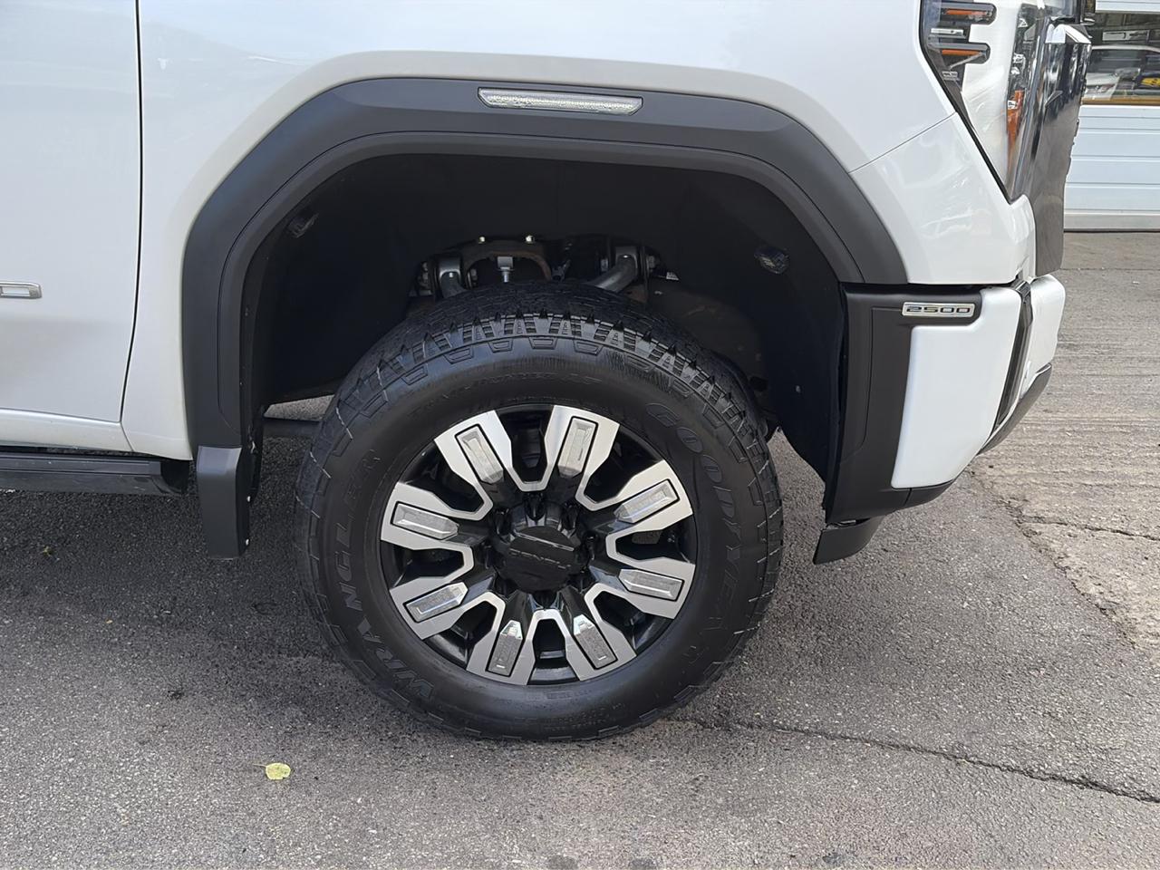 GMC Sierra 2500HD Denali Ultimate Crew Cab 4WD 2024