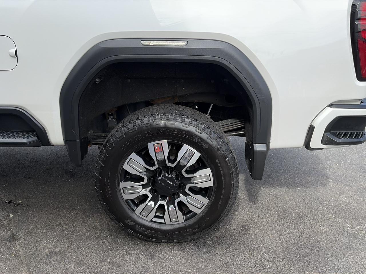 GMC Sierra 2500HD Denali Ultimate Crew Cab 4WD 2024