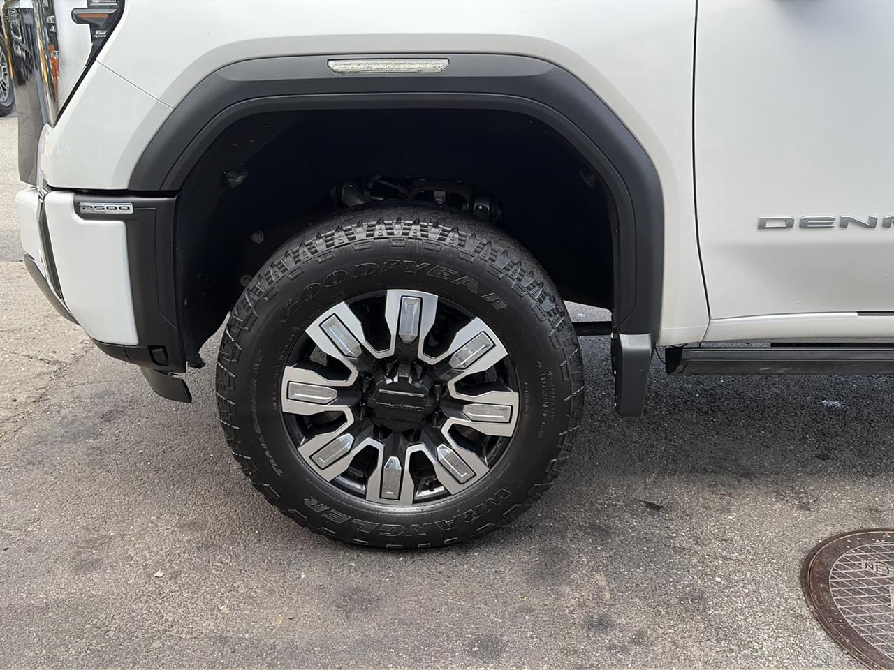 GMC Sierra 2500HD Denali Ultimate Crew Cab 4WD 2024