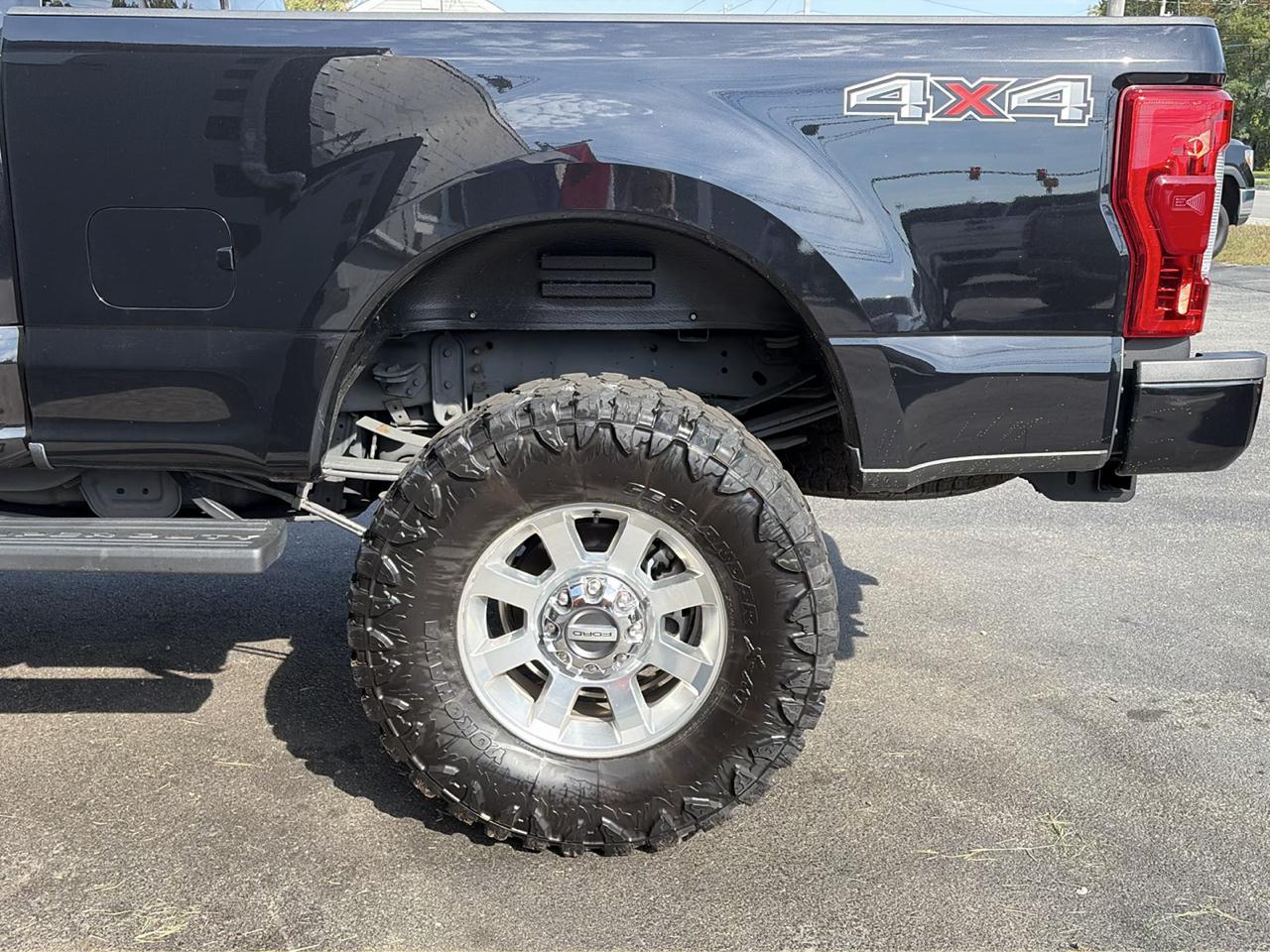 Ford F-250 SD Lariat Crew Cab 4WD 2019