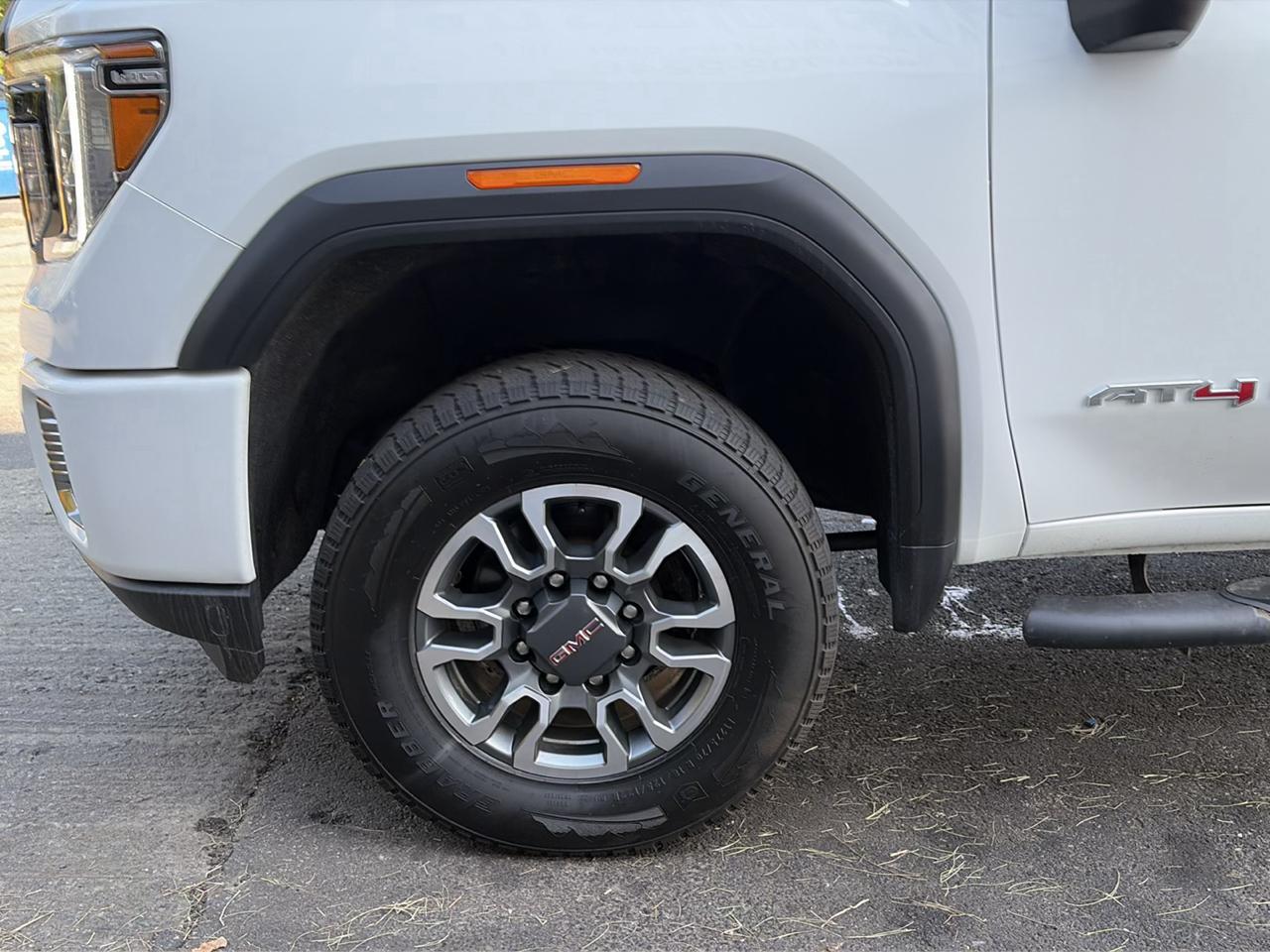 GMC Sierra 3500HD AT4 Crew Cab 4WD 2023