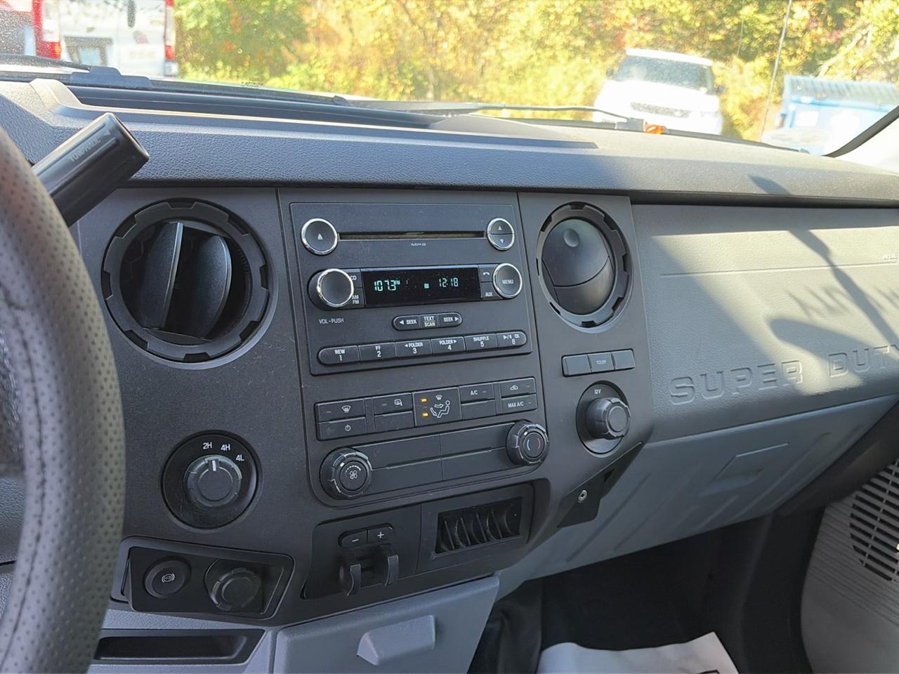 Ford F-450 SD XL Crew Cab DRW 4WD 2015