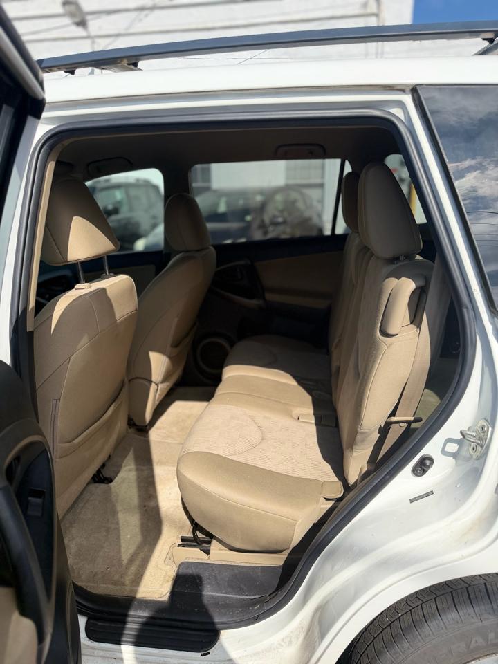 Toyota RAV4 Base I4 4WD 2012