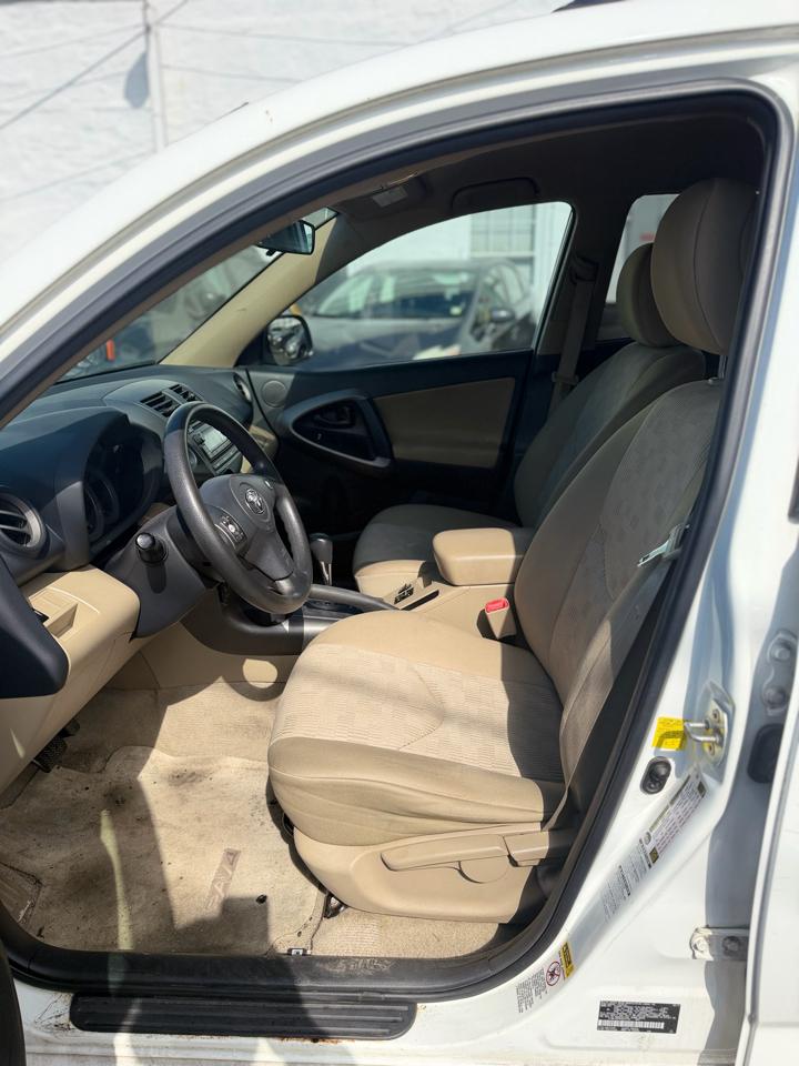 Toyota RAV4 Base I4 4WD 2012