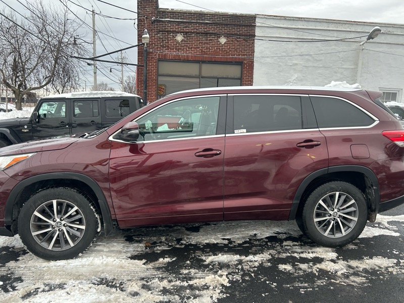 Toyota Highlander XLE AWD V6 2017