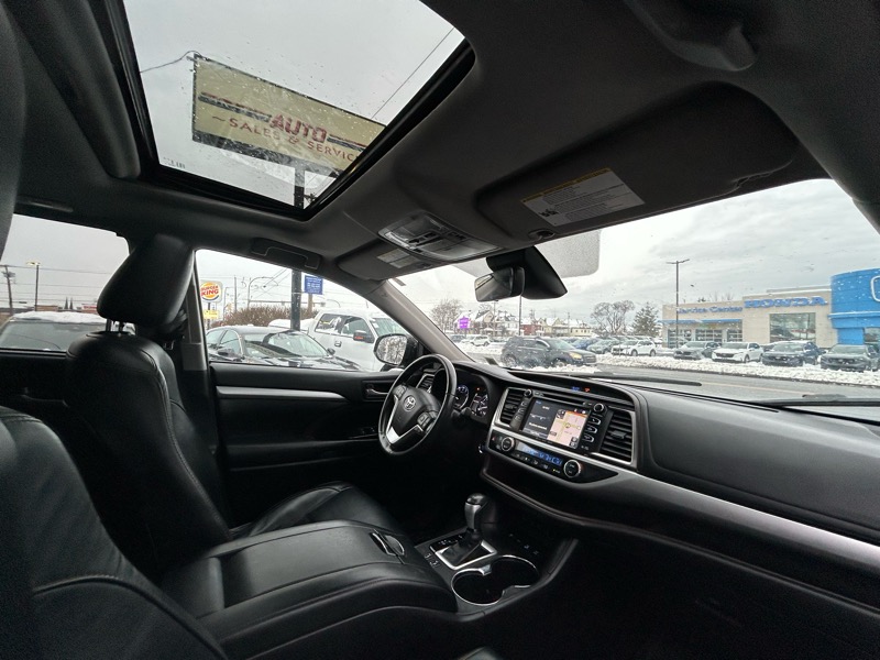 Toyota Highlander XLE AWD V6 2017