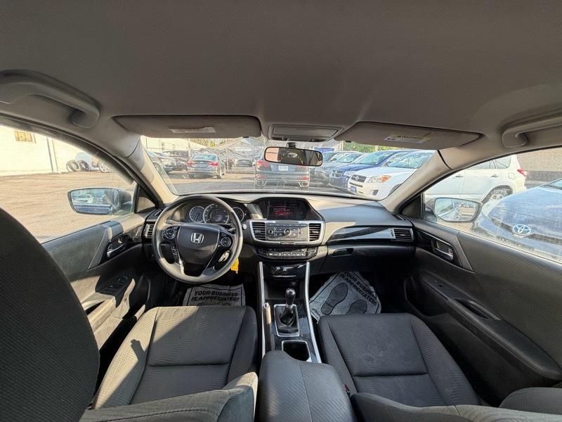 Honda Accord LX Sedan 6-Spd MT 2017