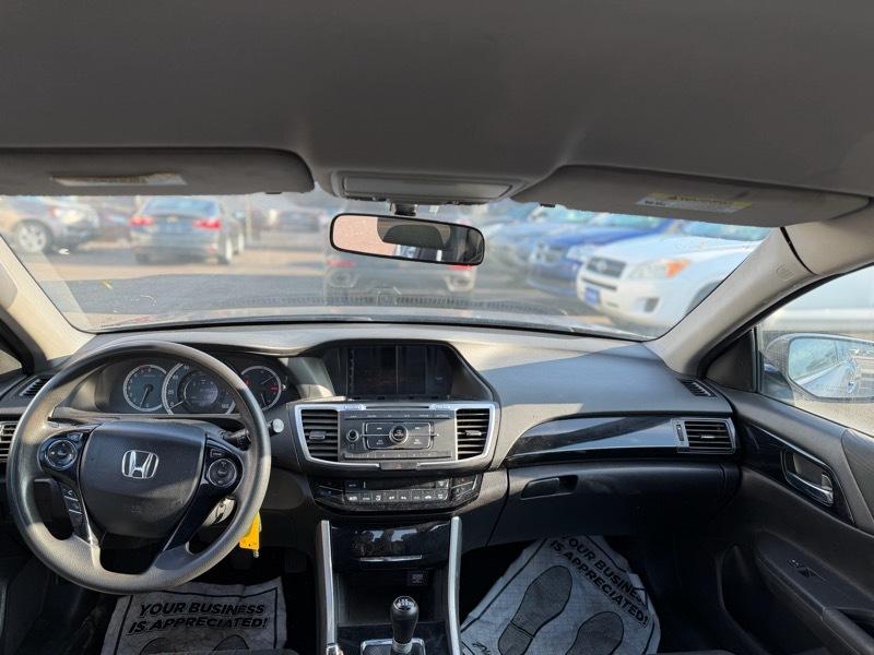 Honda Accord LX Sedan 6-Spd MT 2017