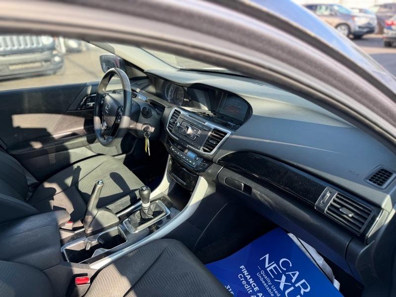 Honda Accord LX Sedan 6-Spd MT 2017