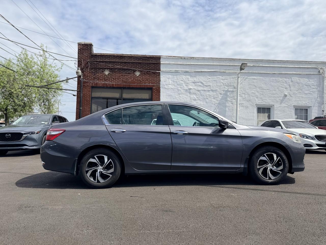 Honda Accord LX Sedan 6-Spd MT 2017