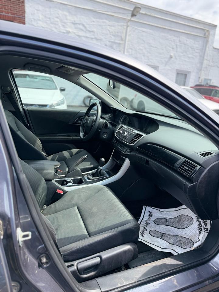 Honda Accord LX Sedan 6-Spd MT 2017