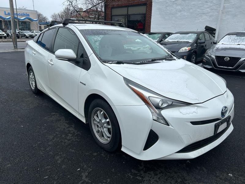 Toyota Prius Two 2016