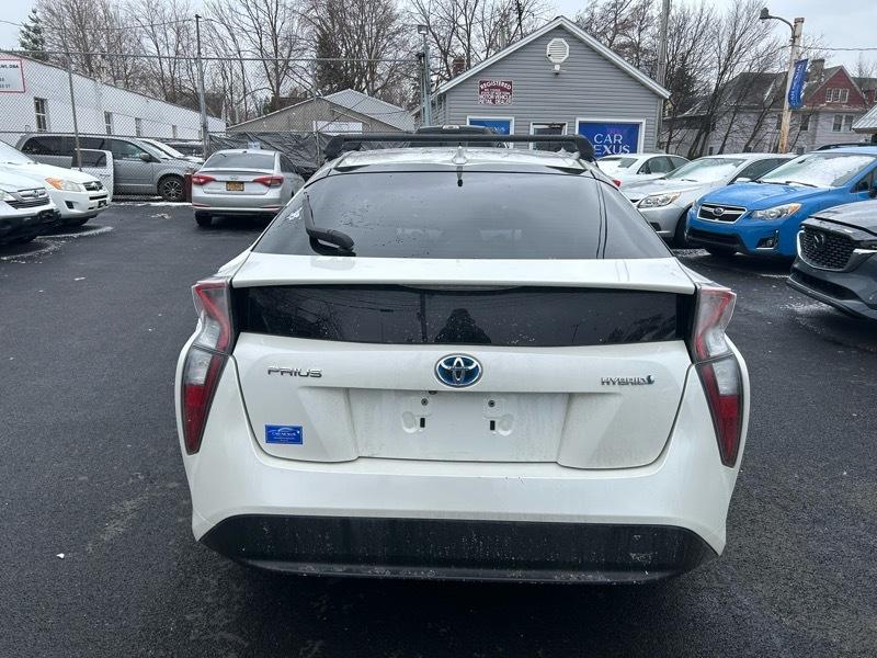 Toyota Prius Two 2016