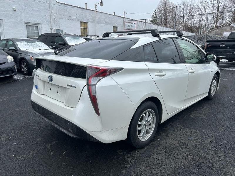 Toyota Prius Two 2016