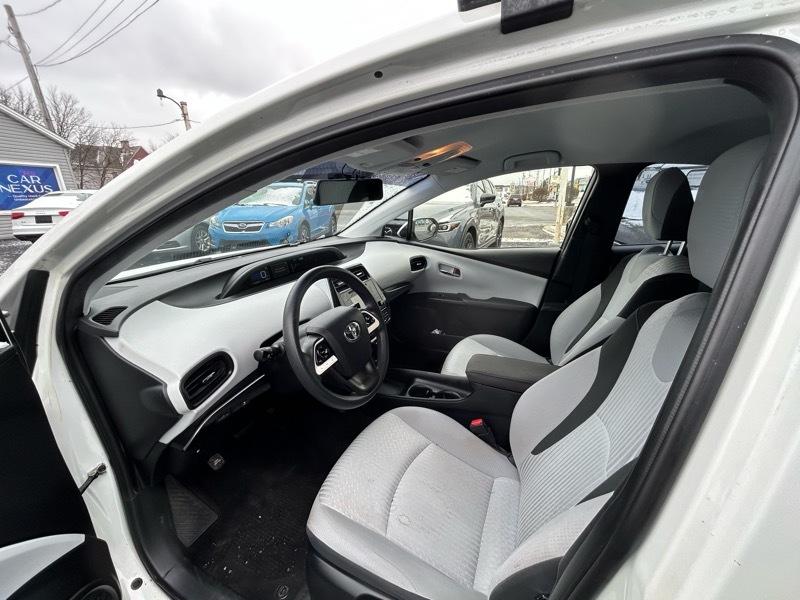 Toyota Prius Two 2016