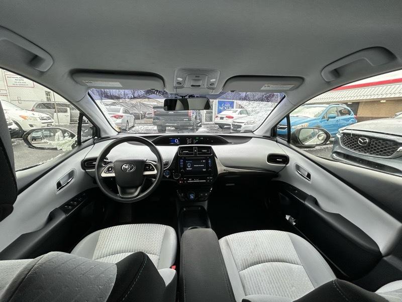 Toyota Prius Two 2016