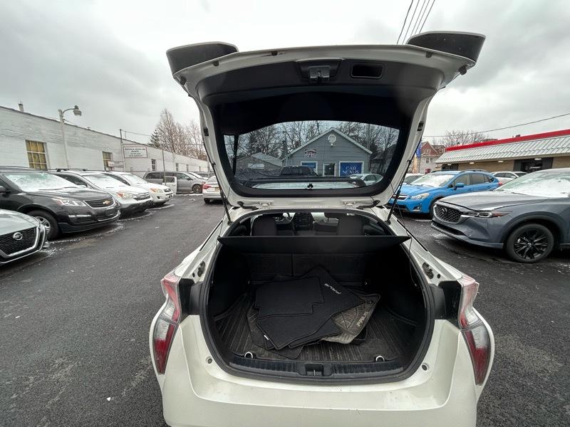 Toyota Prius Two 2016