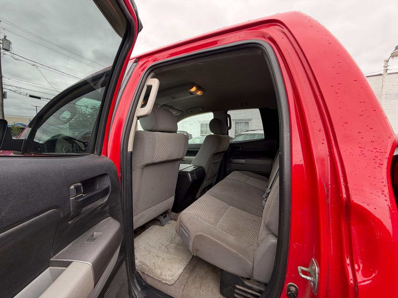 Toyota Tundra 5.7L V8 4WD 2011