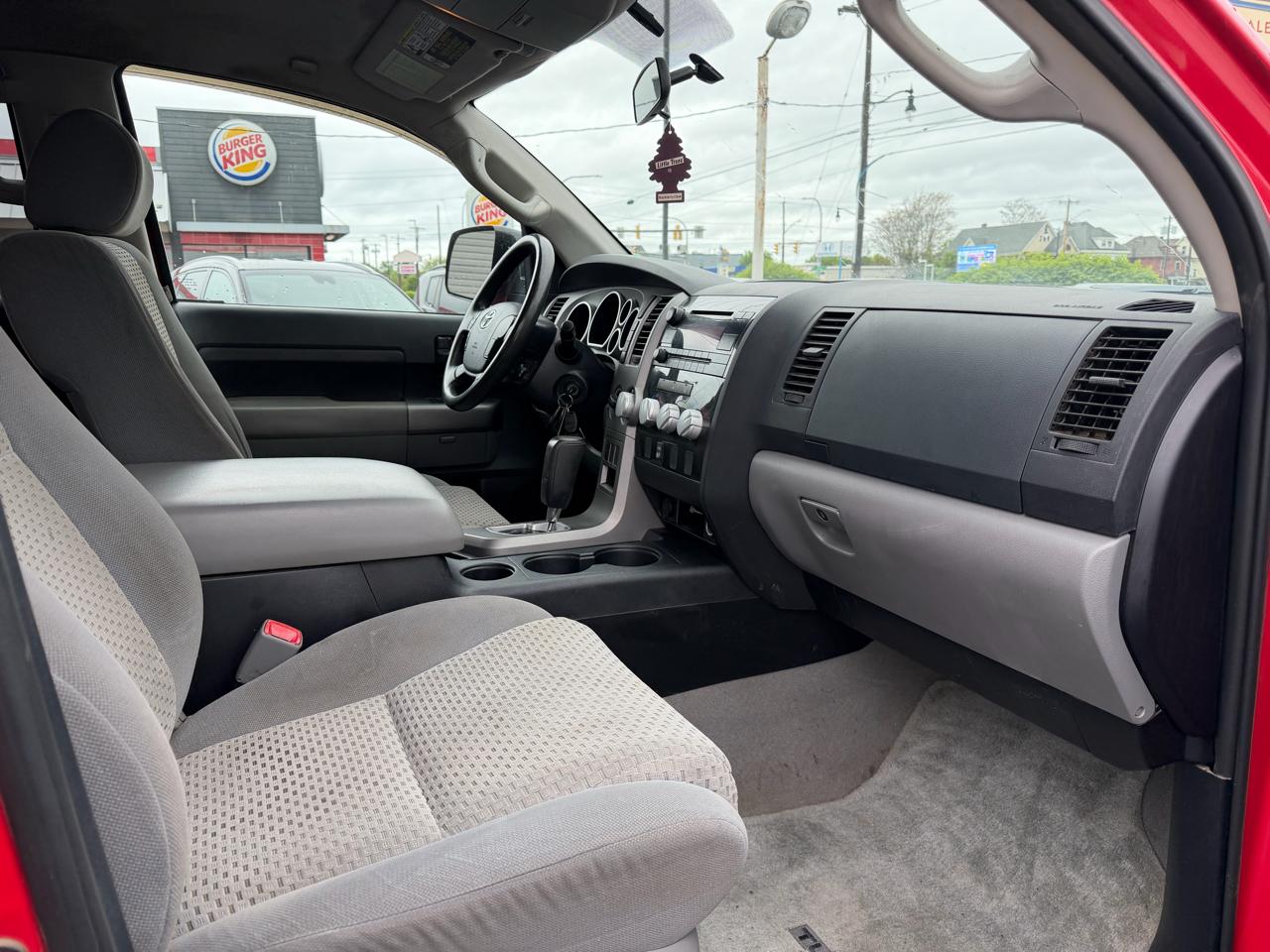 Toyota Tundra 5.7L V8 4WD 2011